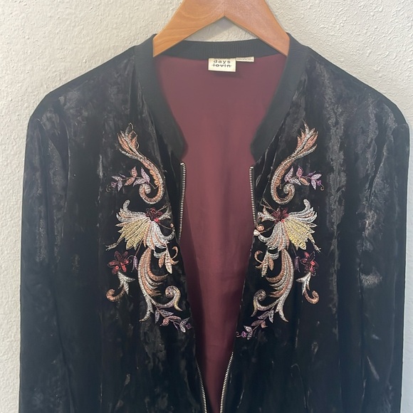 Velvet Embroidered Jacket - Picture 5 of 5